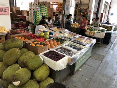 亮证卖菜，放心安心——食用农产品批发新风尚