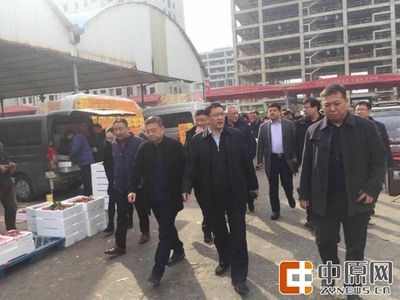 惠济区区长马军带队视察郑州毛庄农产品批发市场，筑牢春节期间食品安全防线